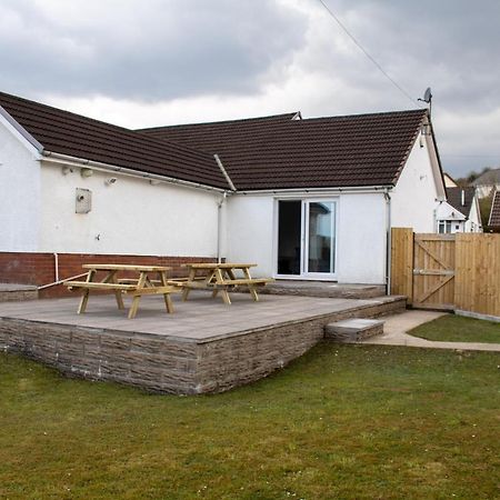 Large Family Bungalow, Parking & Bike Store Bpw Merthyr Tydfil Exterior photo
