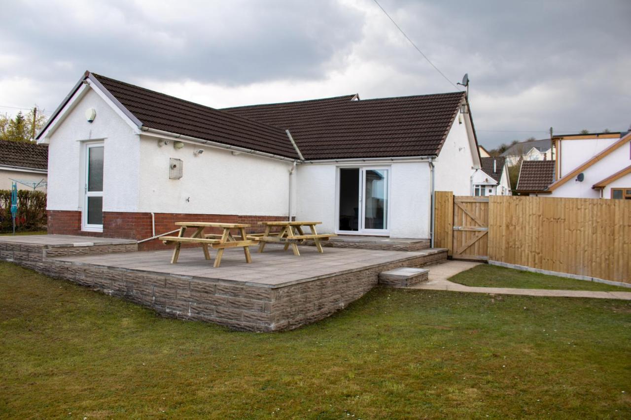 Large Family Bungalow, Parking & Bike Store Bpw Merthyr Tydfil Exterior photo